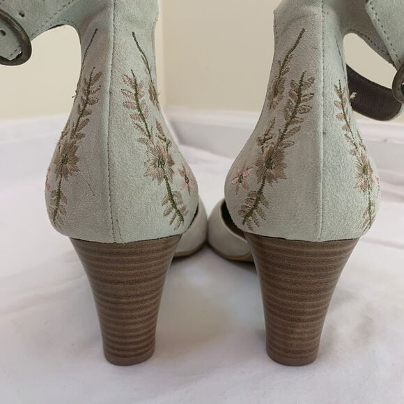 🌻Floral Embroidered Women’s Heels - Picture 4 of 7